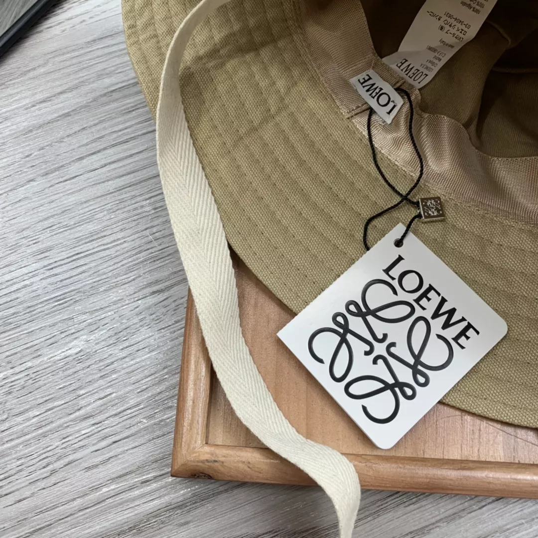 Functional 1571 LOEWE Caps