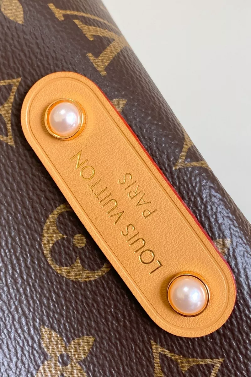 Functional 1975 Louis Vuitton AAA Quality Shoulder Bags For Women