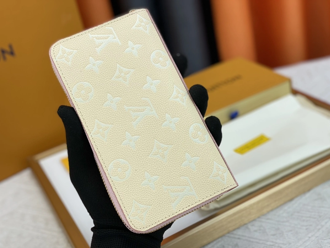 Functional 2040 Louis Vuitton AAA Quality Wallets For Women