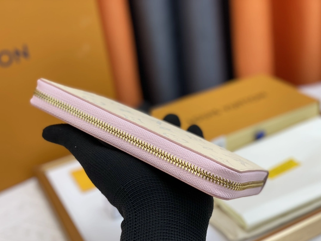Functional 2040 Louis Vuitton AAA Quality Wallets For Women