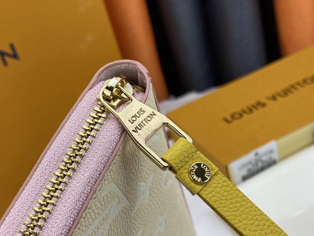 Functional 2040 Louis Vuitton AAA Quality Wallets For Women