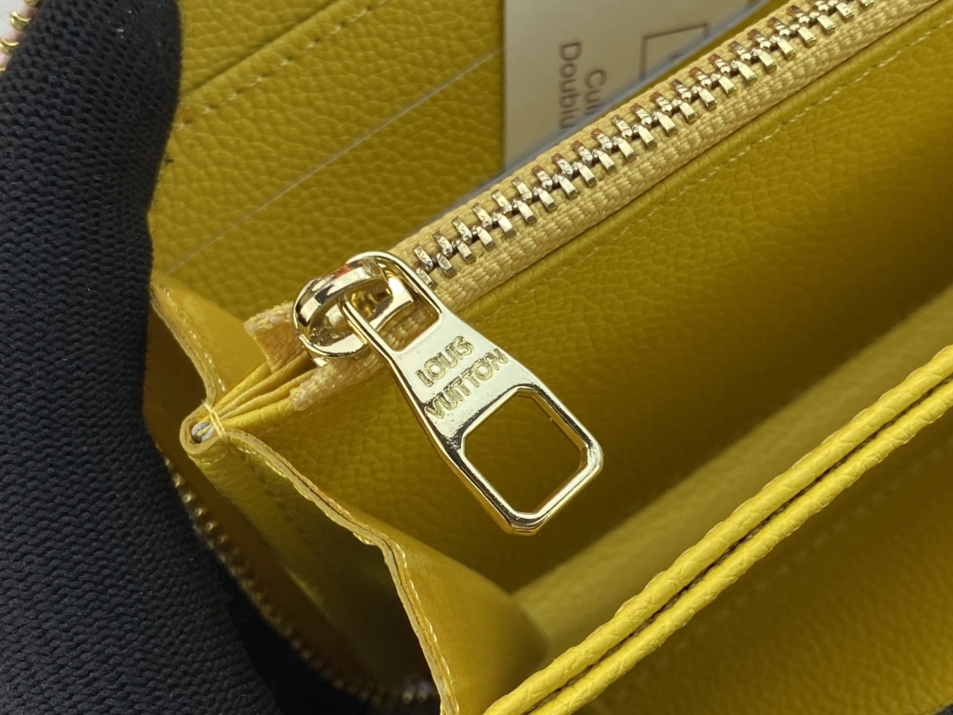 Functional 2040 Louis Vuitton AAA Quality Wallets For Women