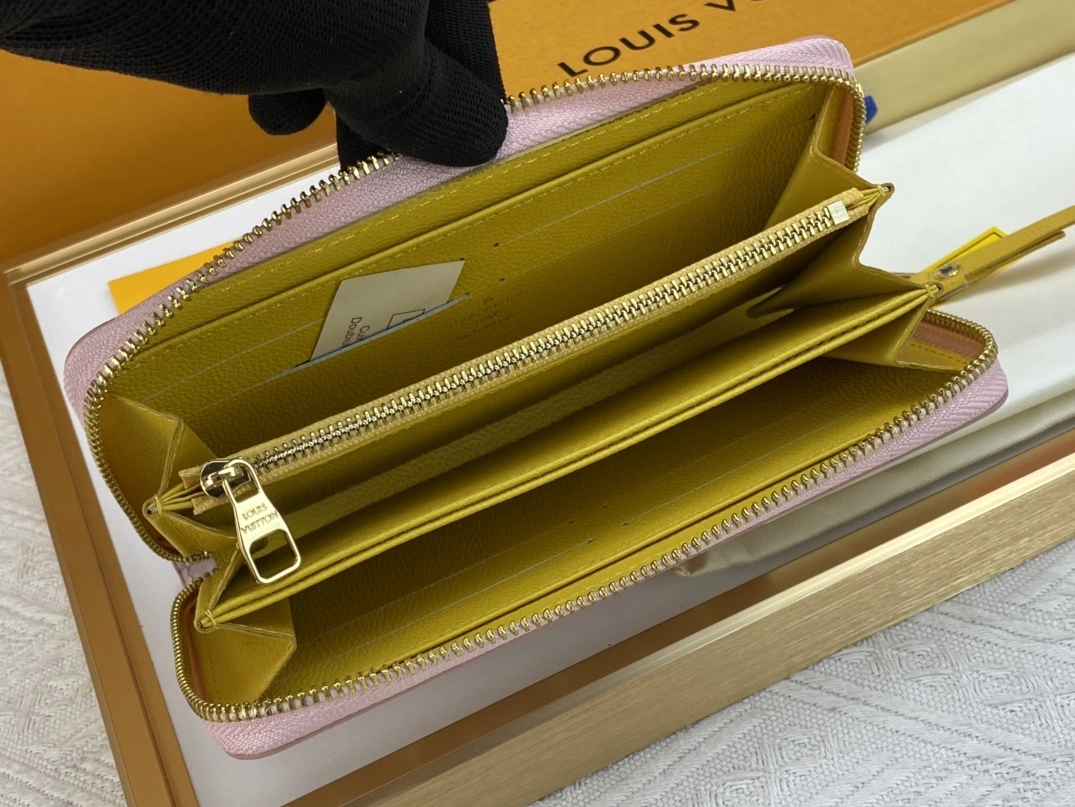 Functional 2040 Louis Vuitton AAA Quality Wallets For Women