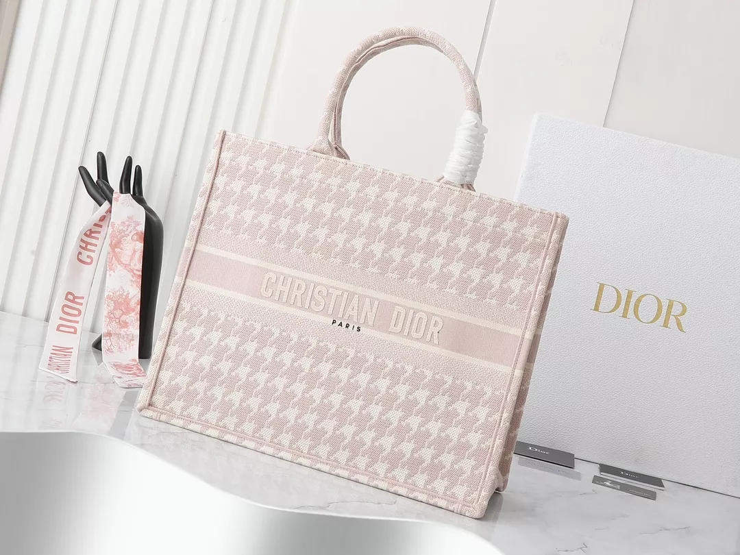 Functional 2090 Christian Dior AAA Quality Tote-Handbags For Women