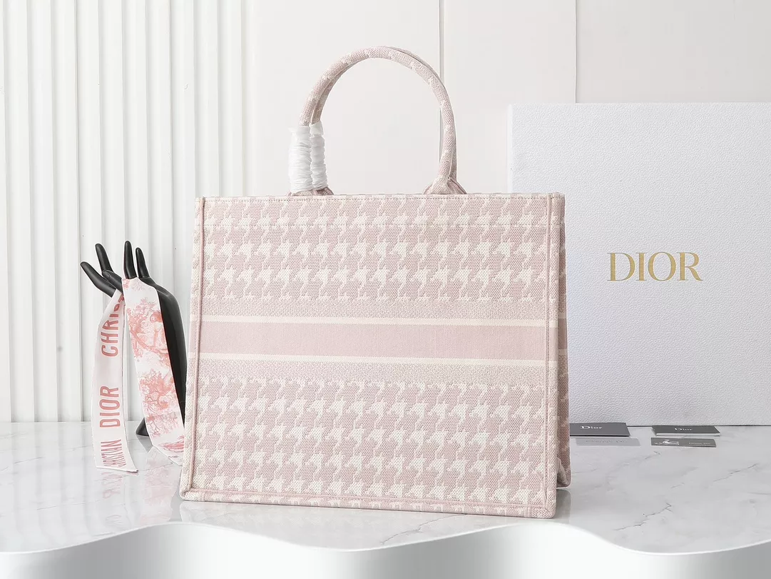 Functional 2090 Christian Dior AAA Quality Tote-Handbags For Women