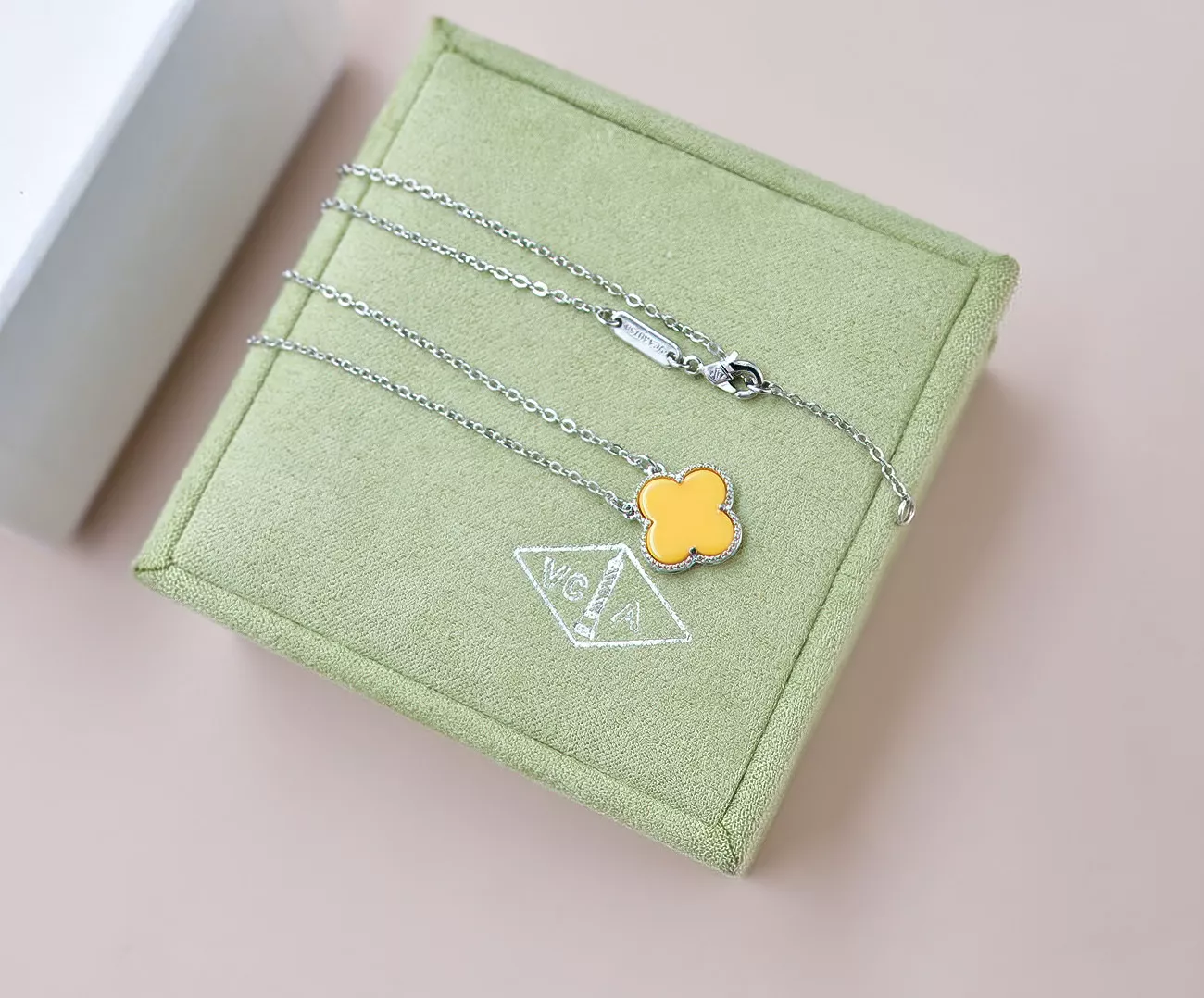 Functional 222 Van Cleef & Arpels Necklaces For Women