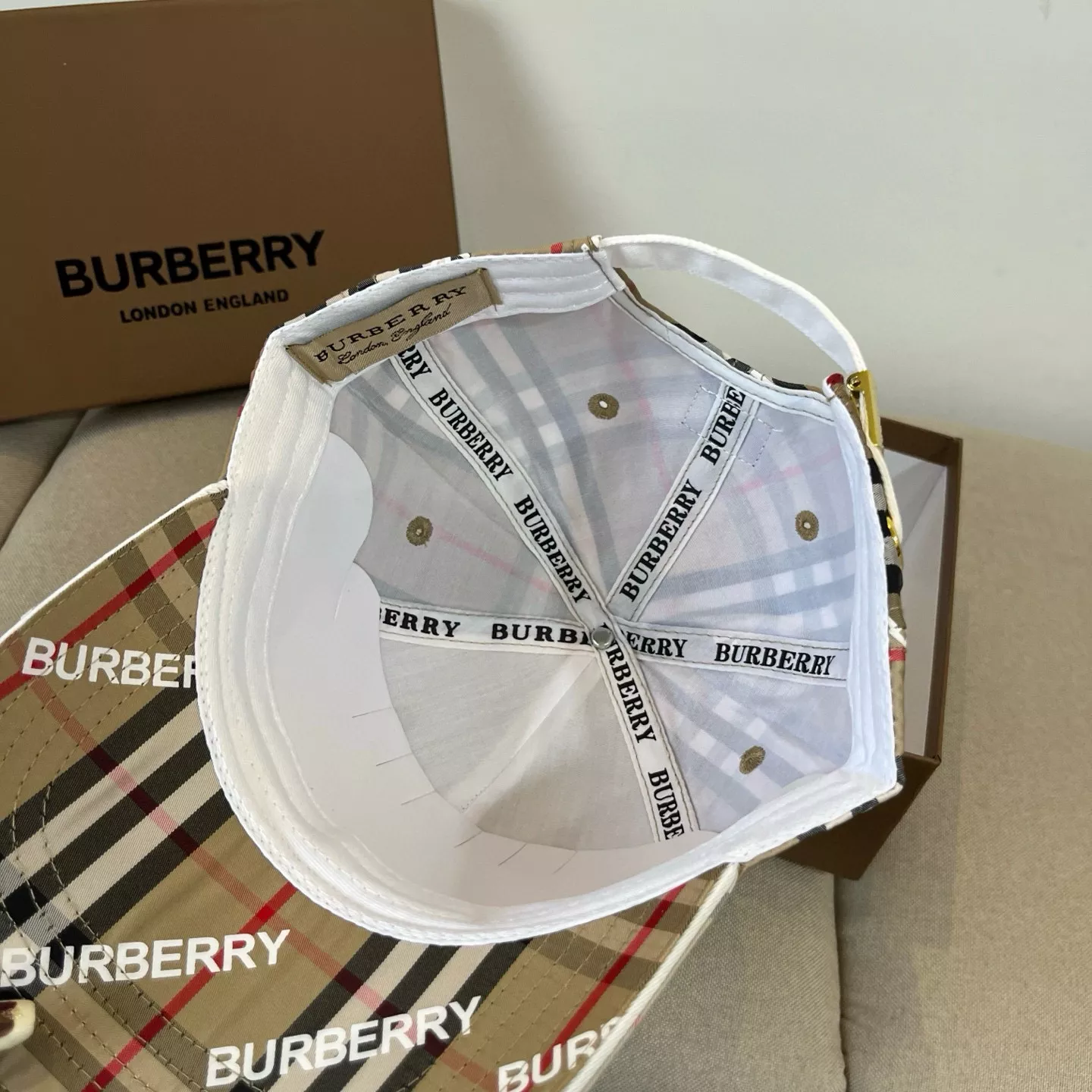 Functional 2233 Burberry Caps