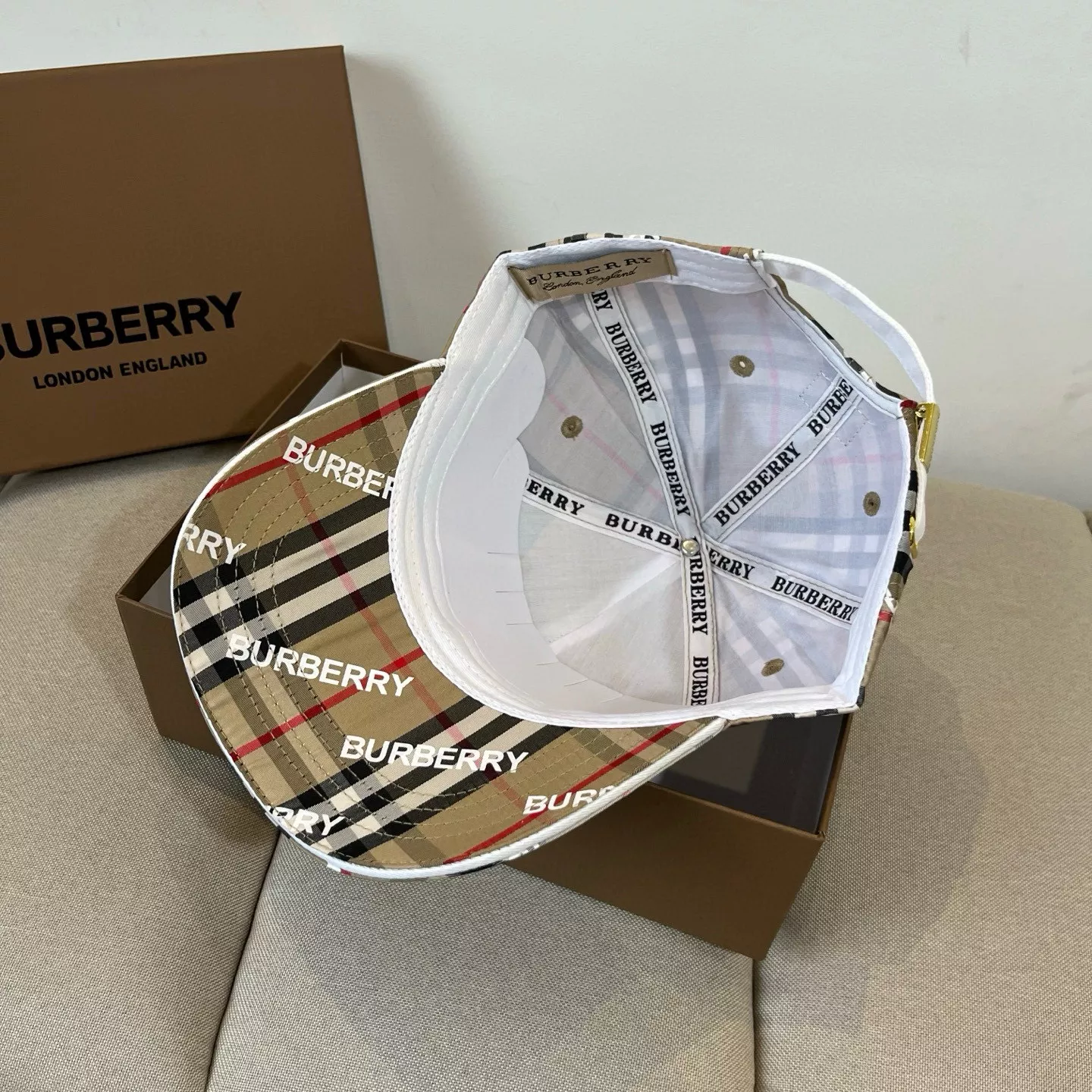 Functional 2233 Burberry Caps