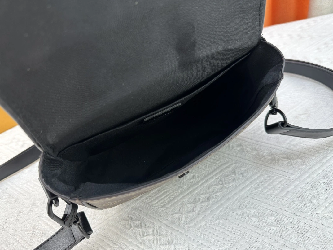 Functional 2359 Louis Vuitton AAA Quality Messenger Bags For Unisex