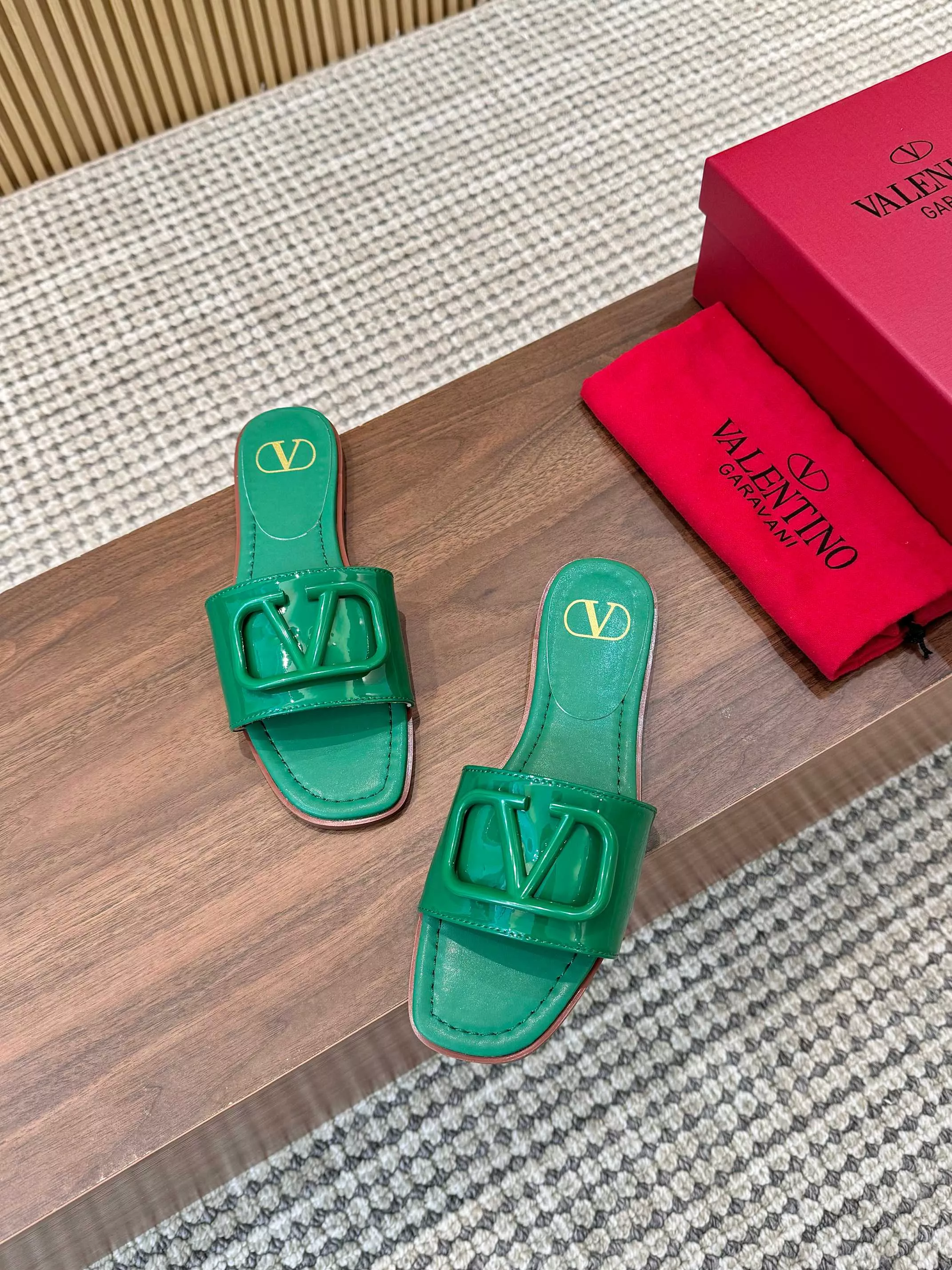 Functional 2523 Valentino Slippers For Women