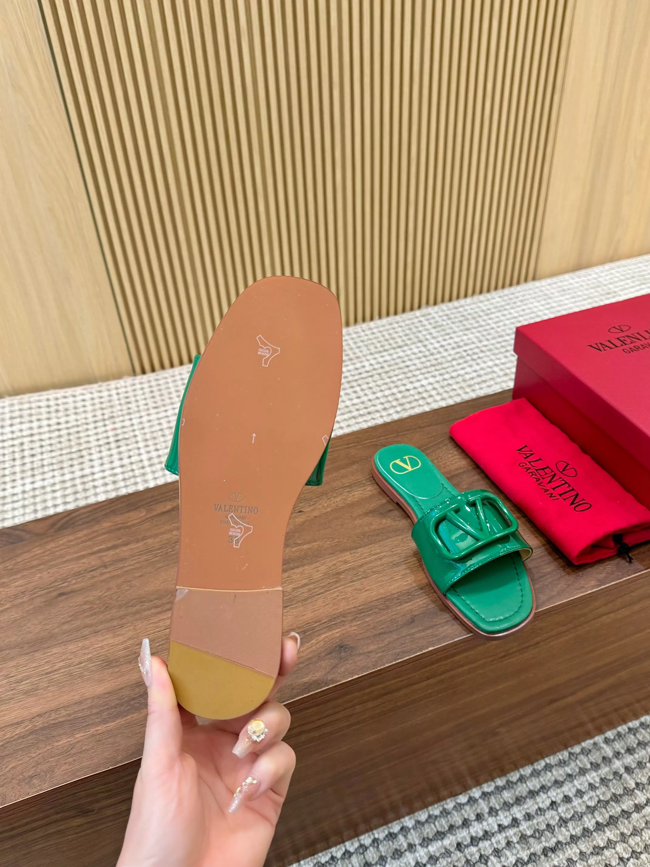 Functional 2523 Valentino Slippers For Women