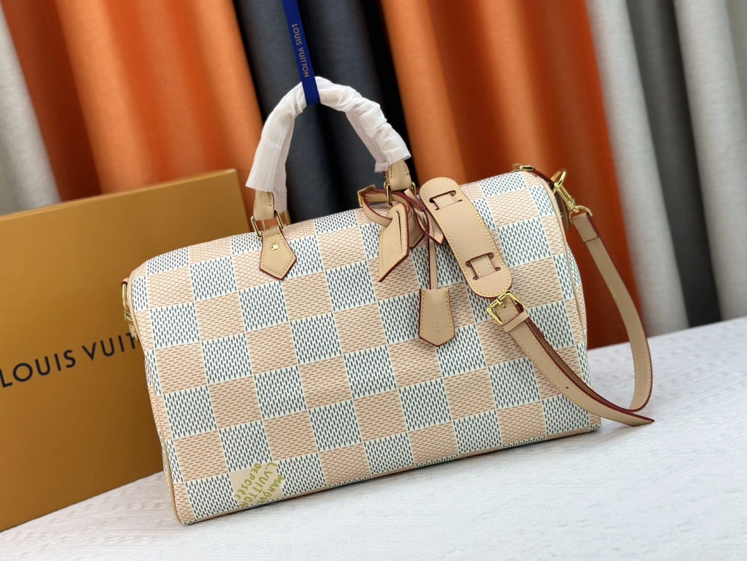 Functional 2549 Louis Vuitton Travel Bags For Women