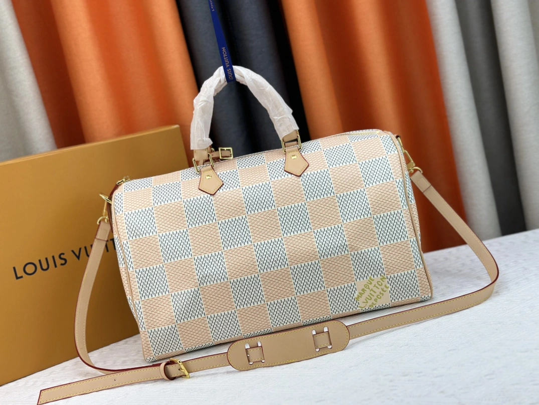 Functional 2549 Louis Vuitton Travel Bags For Women