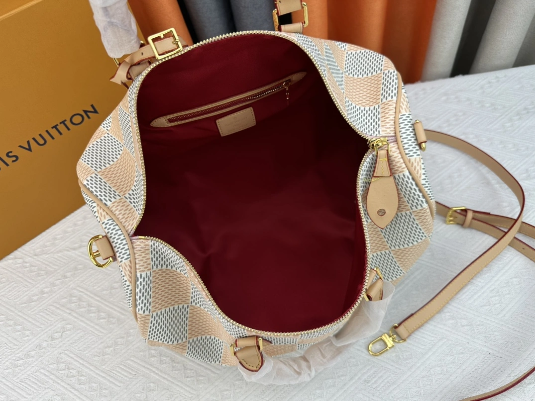 Functional 2549 Louis Vuitton Travel Bags For Women