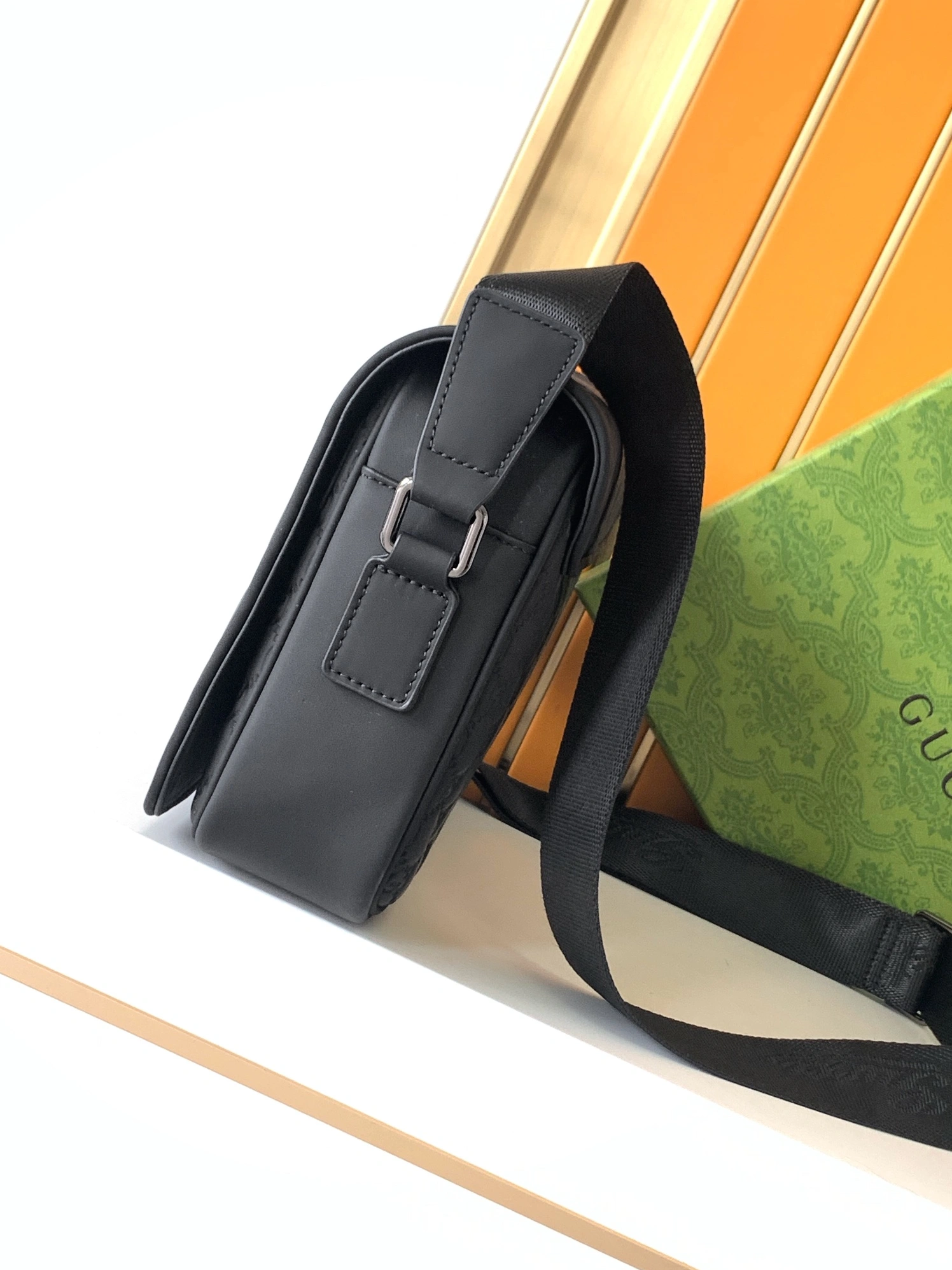 Functional 257 Gucci AAA Man Messenger Bags