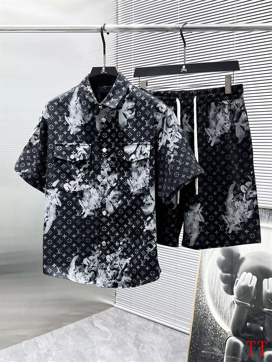 Functional 2607 Louis Vuitton LV Tracksuits Short Sleeved For Men