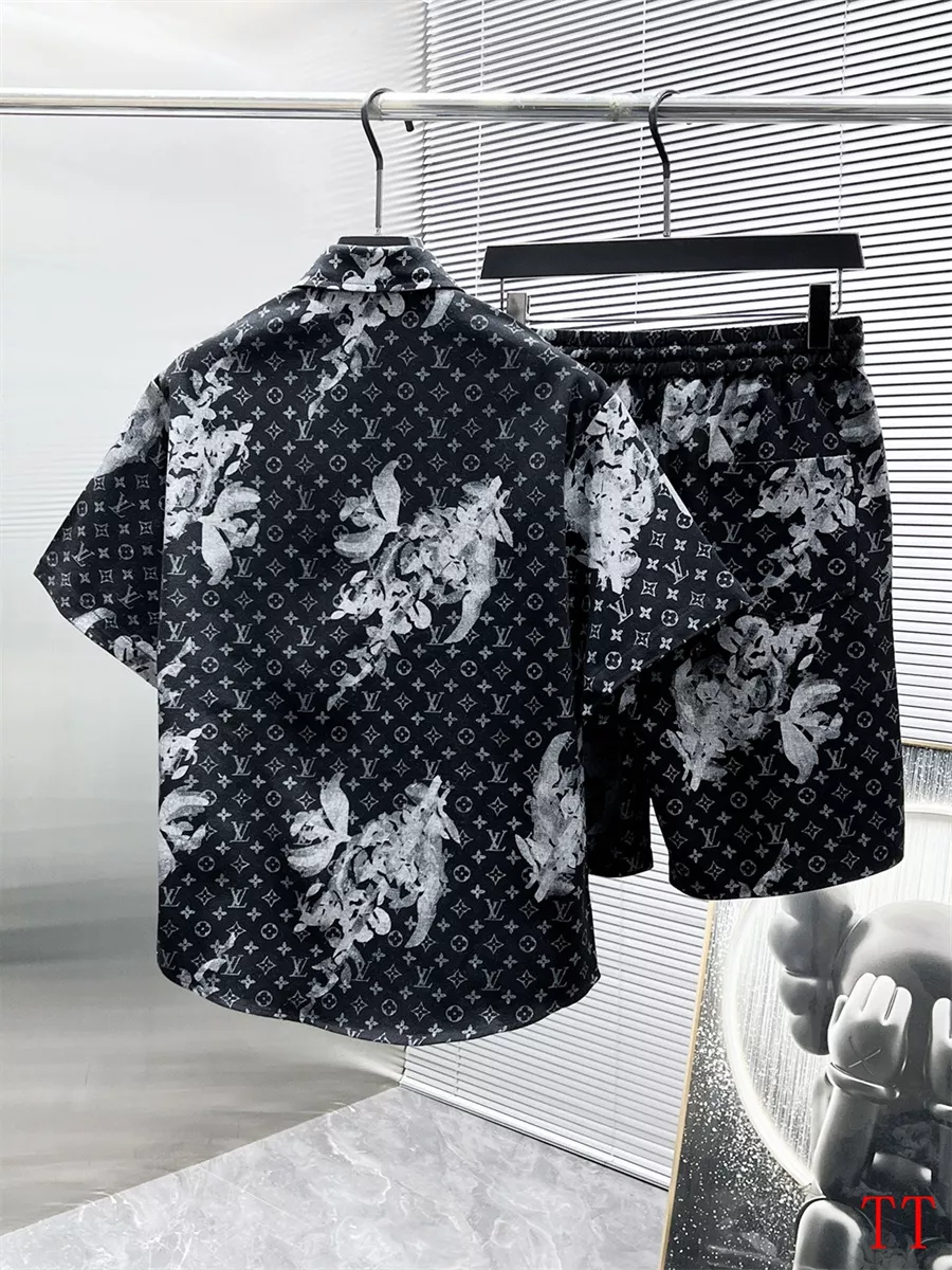 Functional 2607 Louis Vuitton LV Tracksuits Short Sleeved For Men