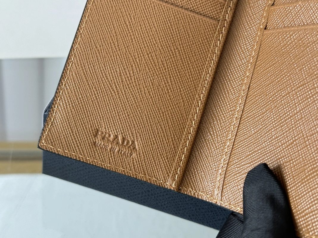 Functional 3090 Prada AAA Quality Card Case