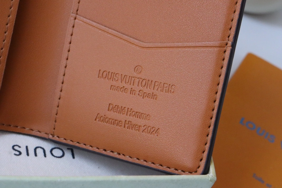 Functional 3242 Louis Vuitton LV Card Case