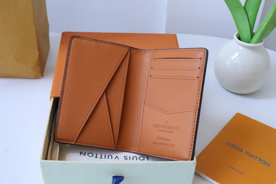 Functional 3242 Louis Vuitton LV Card Case