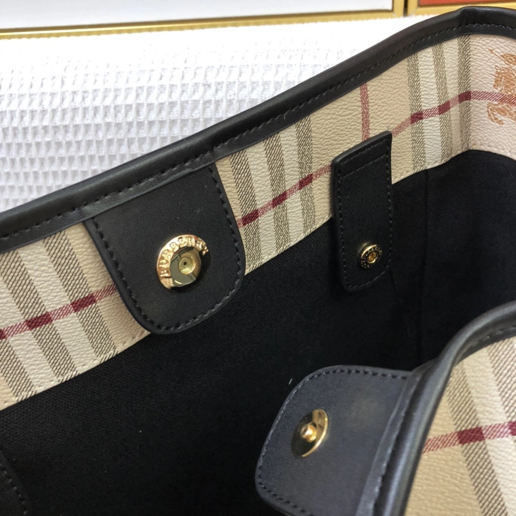 Functional 3657 Burberry AAA Quality Shoulder Bags For Women