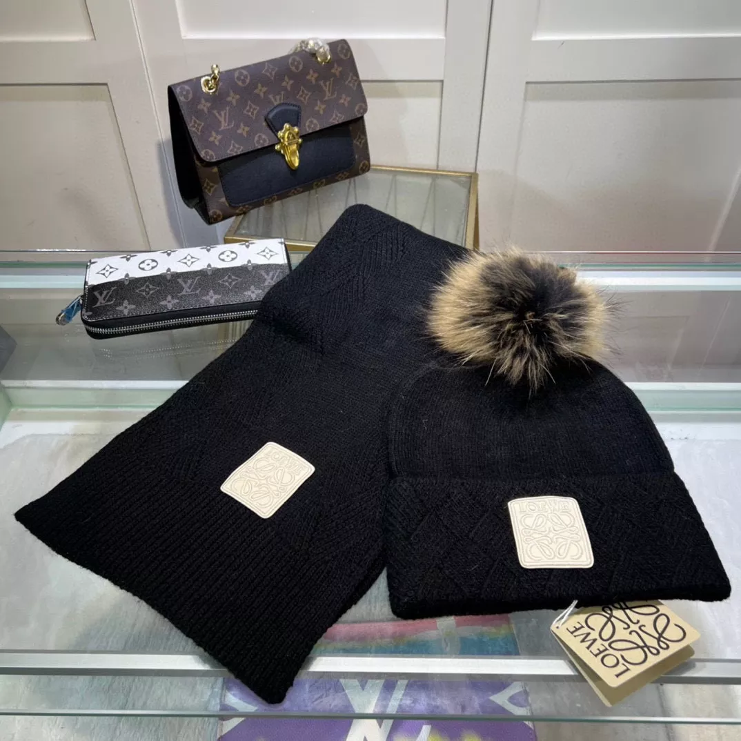 Functional 4048 LOEWE Hat and Scarf Set