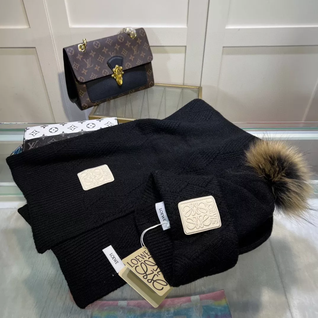 Functional 4048 LOEWE Hat and Scarf Set