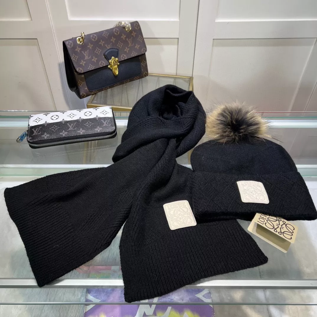 Functional 4048 LOEWE Hat and Scarf Set