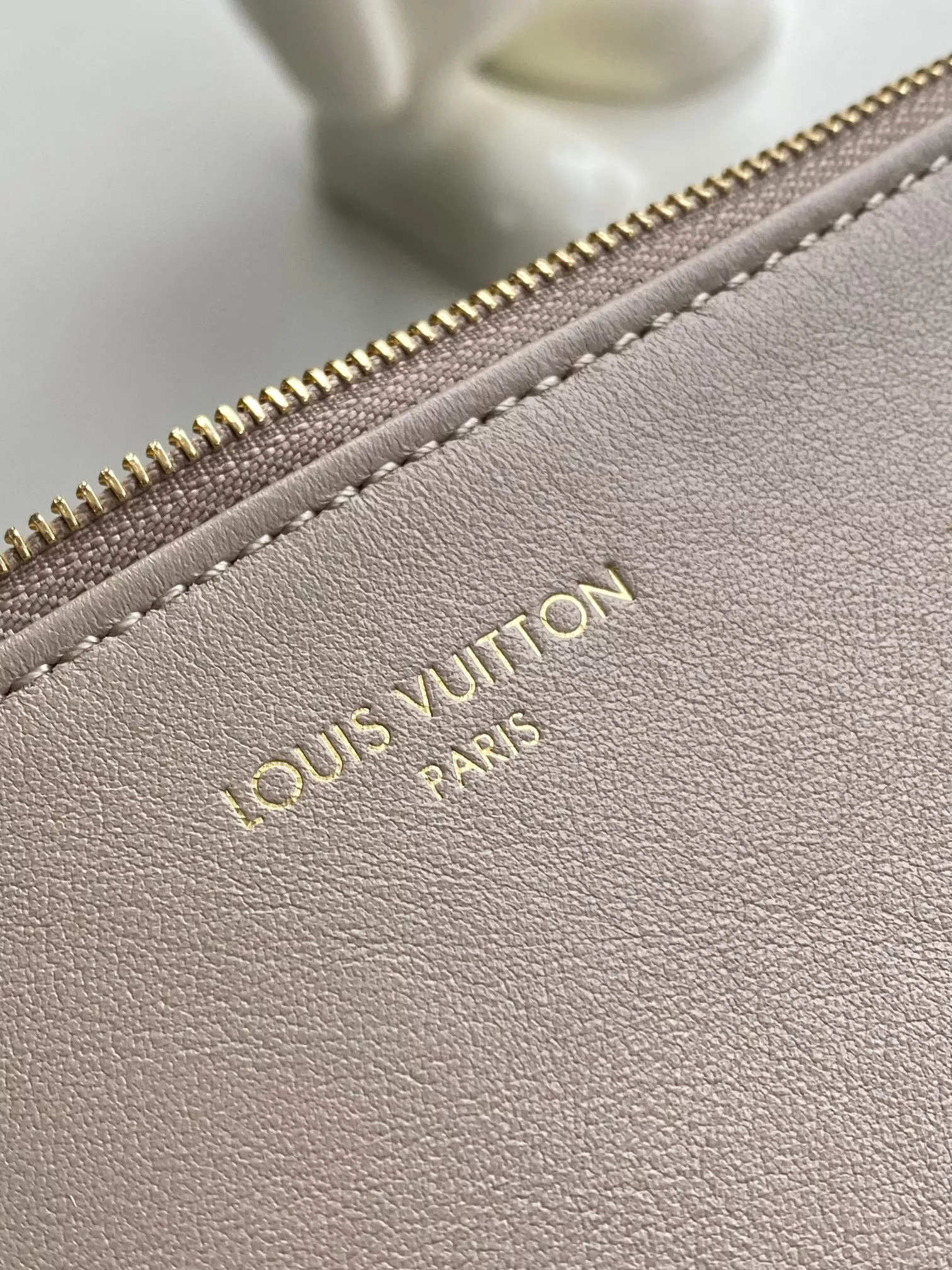 Functional 4216 Louis Vuitton AAA Quality Messenger Bags