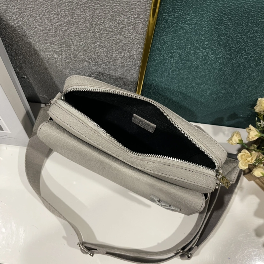 Functional 4438 Louis Vuitton AAA Man Messenger Bags
