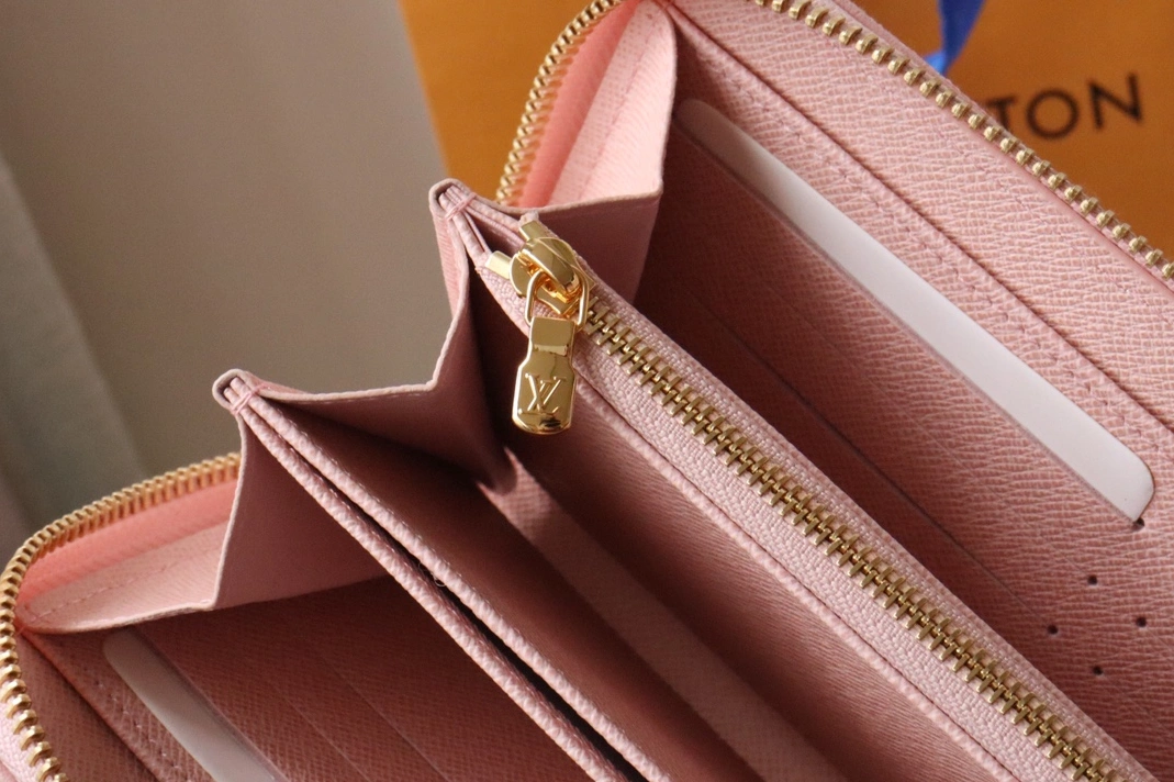 Functional 4570 Louis Vuitton AAA Quality Wallets
