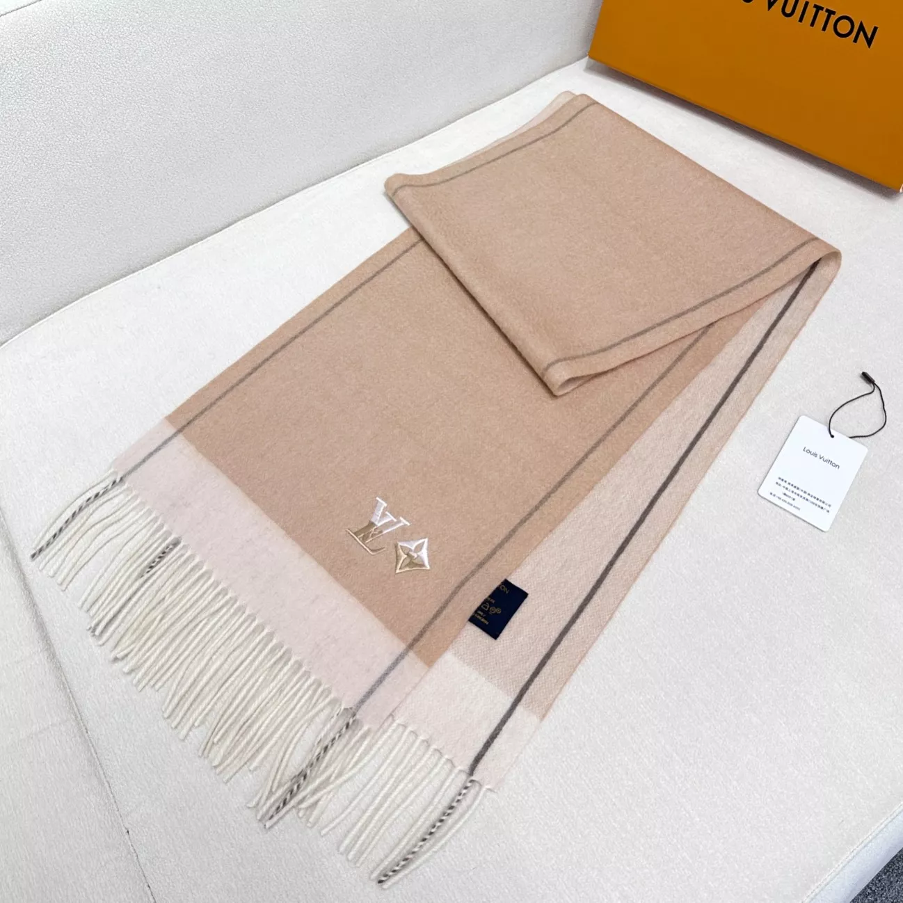 Functional 4626 Louis Vuitton Scarf