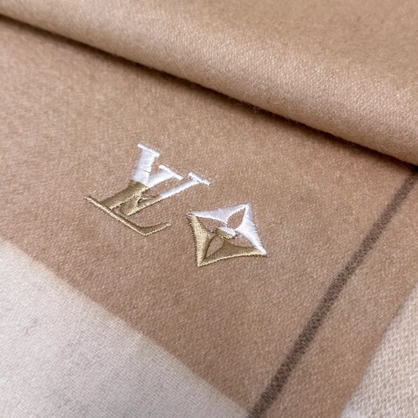Functional 4626 Louis Vuitton Scarf