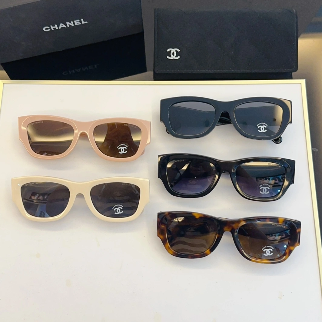 Functional 4860 Chanel AAA Quality Sunglasses