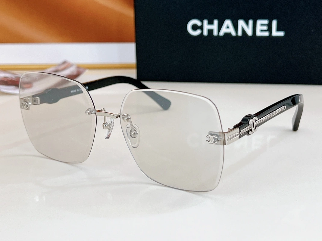 Functional 4930 Chanel AAA Quality Sunglasses