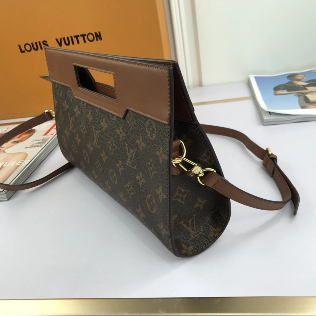Functional 5061 Louis Vuitton AAA Quality Messenger Bags For Women