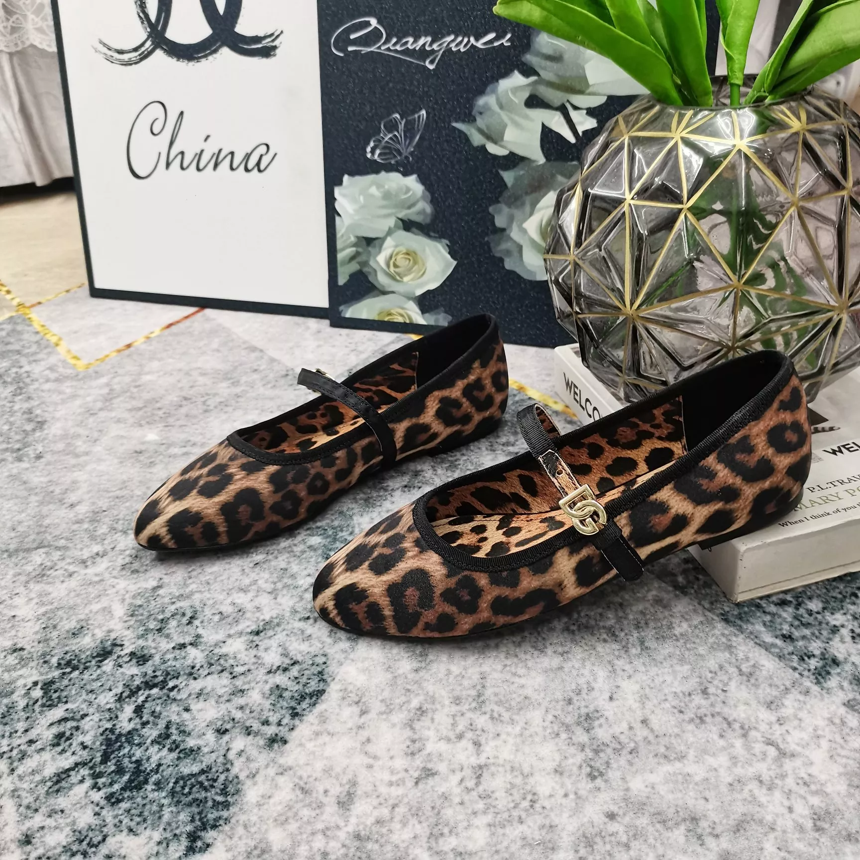 Functional 5634 Dolce & Gabbana D&G Flat Shoes For Women