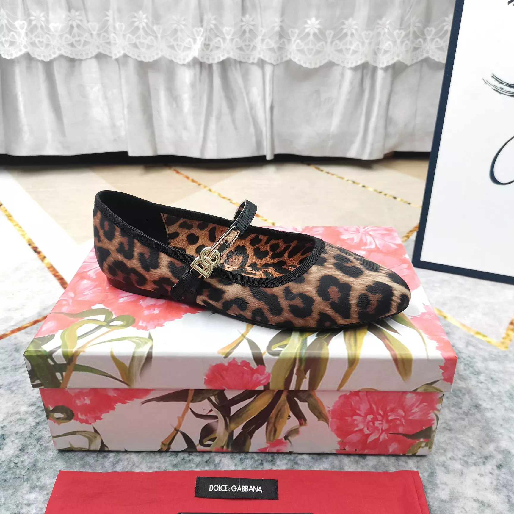 Functional 5634 Dolce & Gabbana D&G Flat Shoes For Women