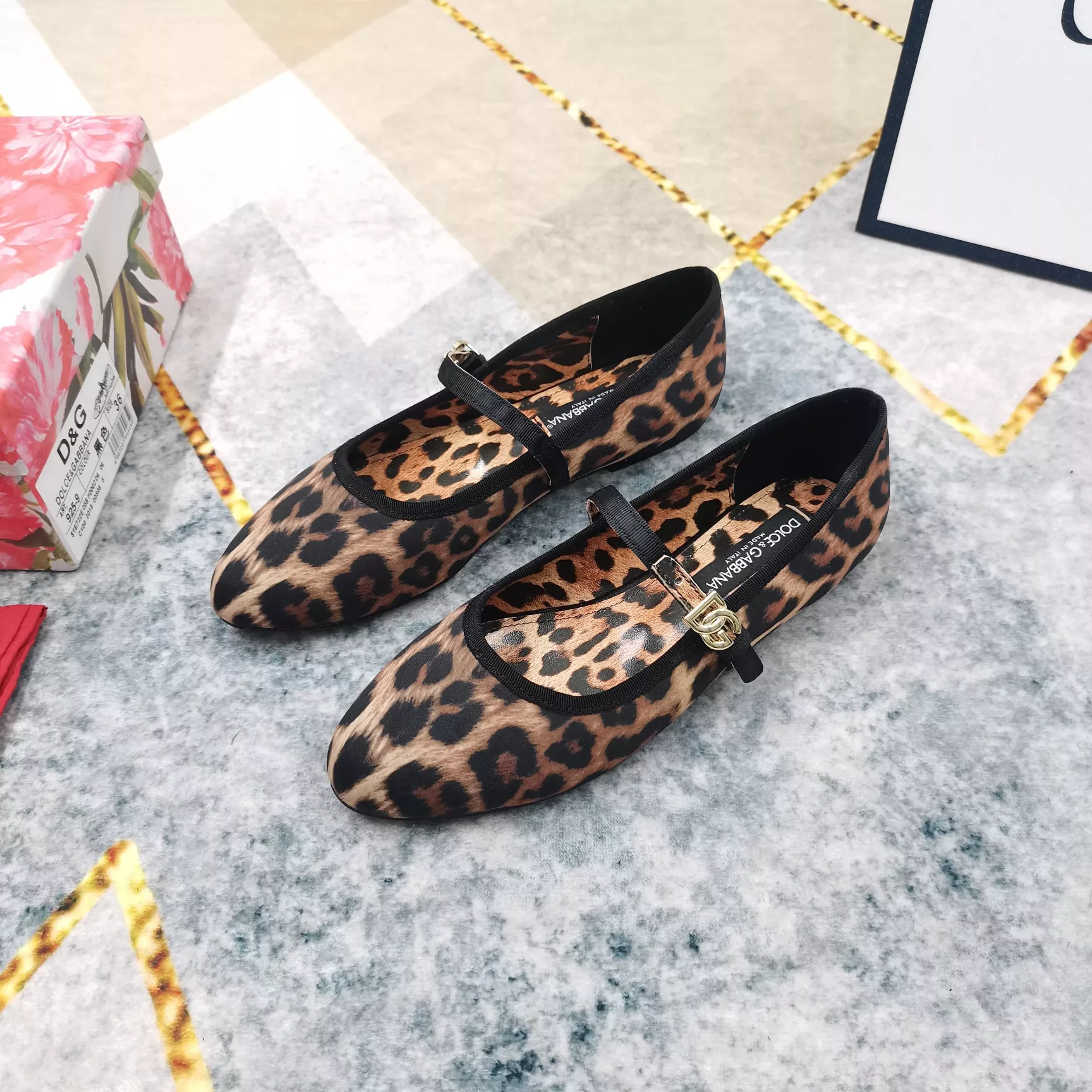 Functional 5634 Dolce & Gabbana D&G Flat Shoes For Women