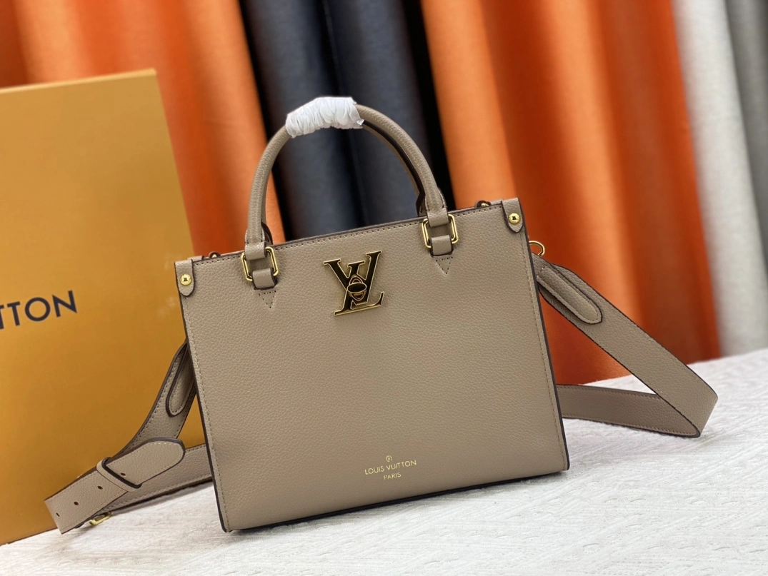 Functional 5771 Louis Vuitton AAA Quality Handbags For Women