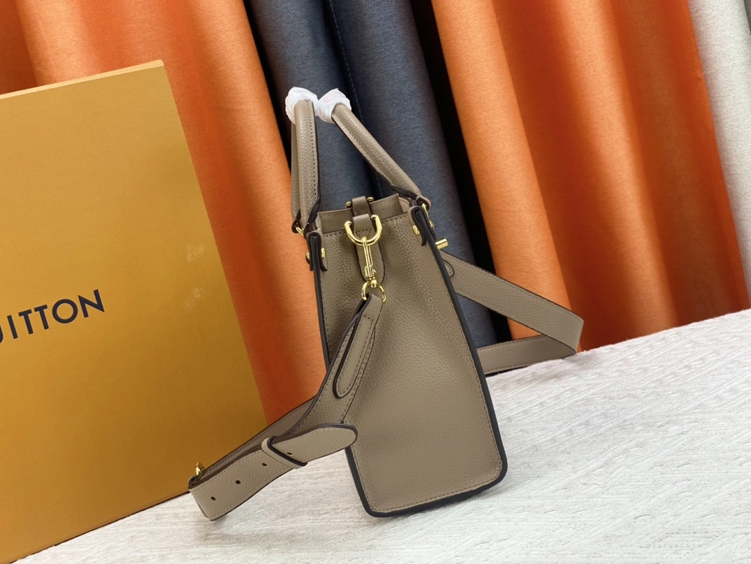 Functional 5771 Louis Vuitton AAA Quality Handbags For Women