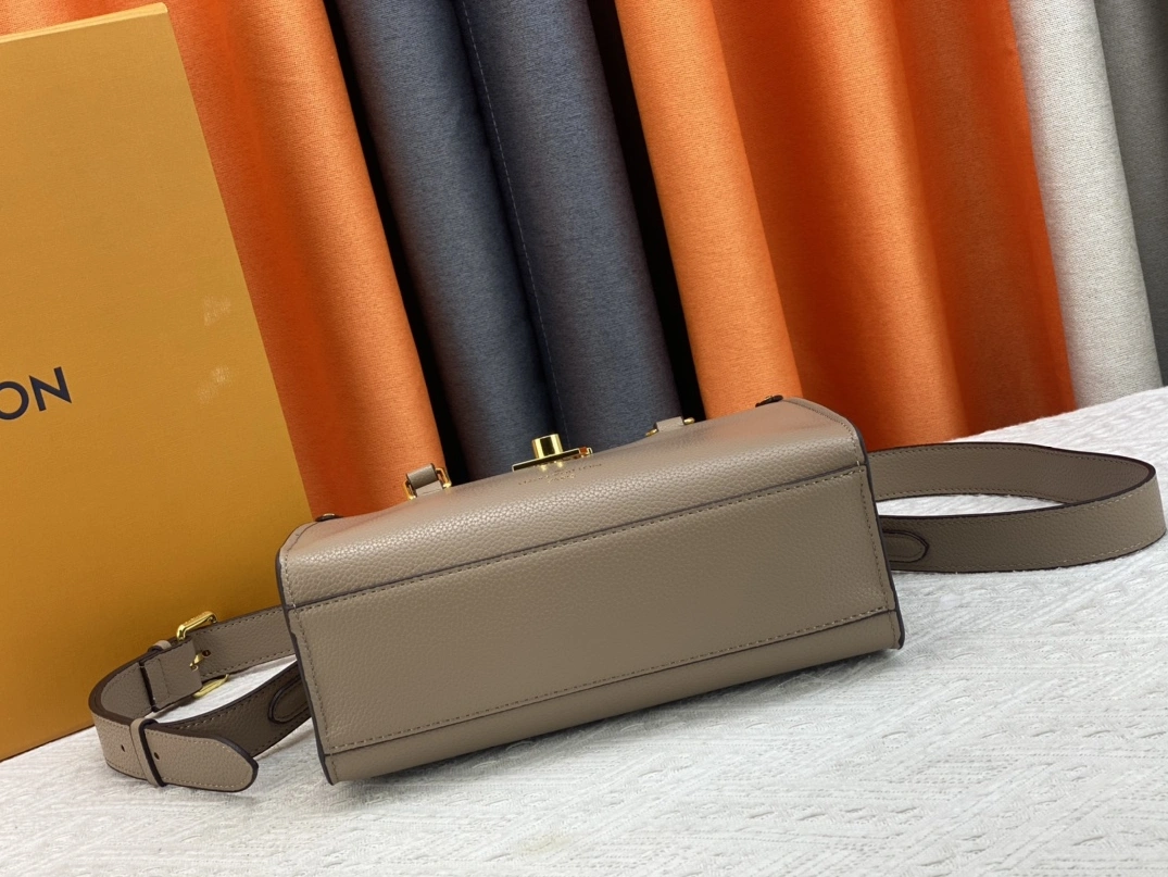 Functional 5771 Louis Vuitton AAA Quality Handbags For Women
