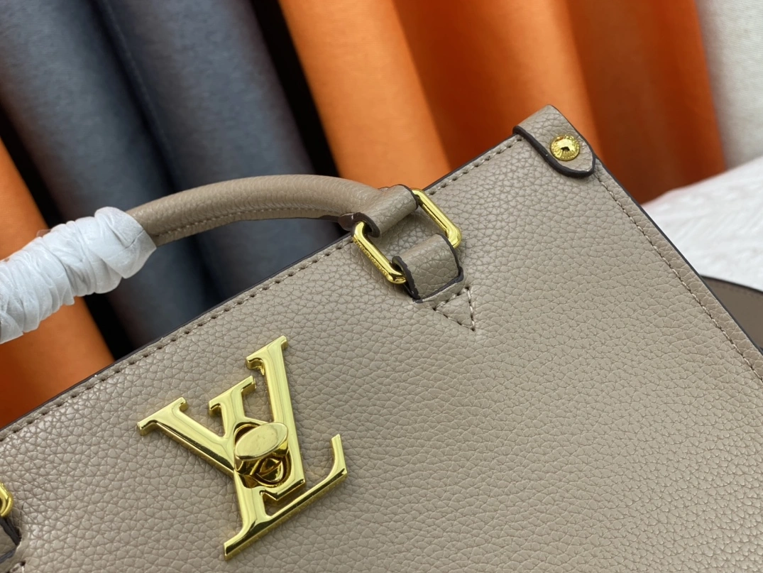 Functional 5771 Louis Vuitton AAA Quality Handbags For Women