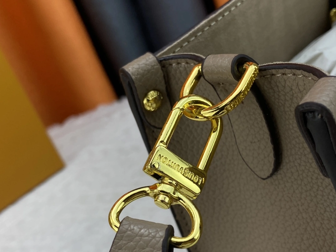 Functional 5771 Louis Vuitton AAA Quality Handbags For Women