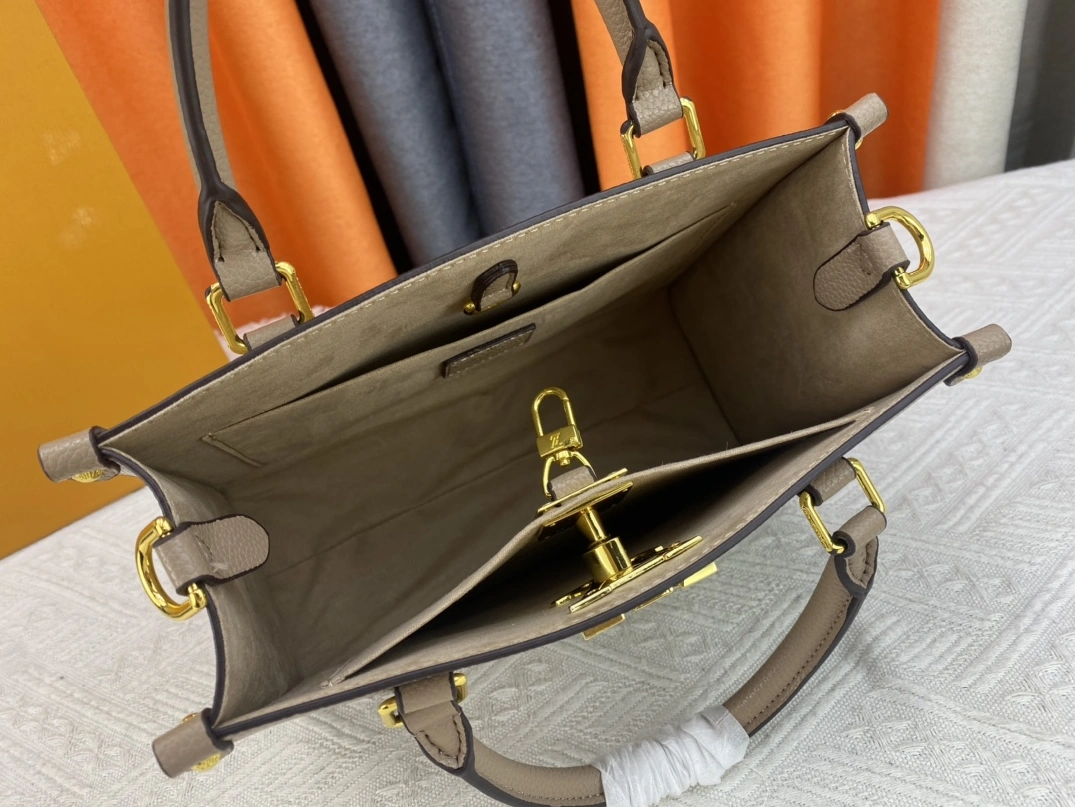 Functional 5771 Louis Vuitton AAA Quality Handbags For Women