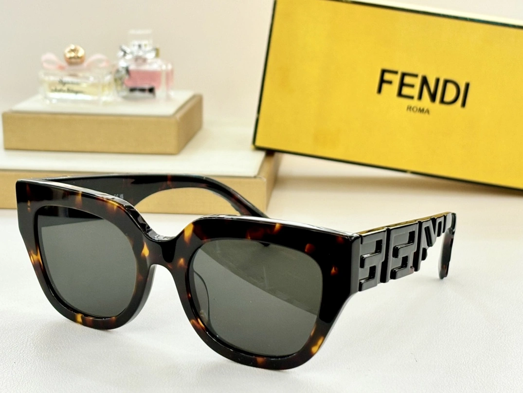 Functional 6138 Fendi AAA Quality Sunglasses