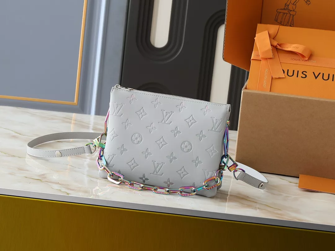 Functional 6250 Louis Vuitton Messenger Bags For Women