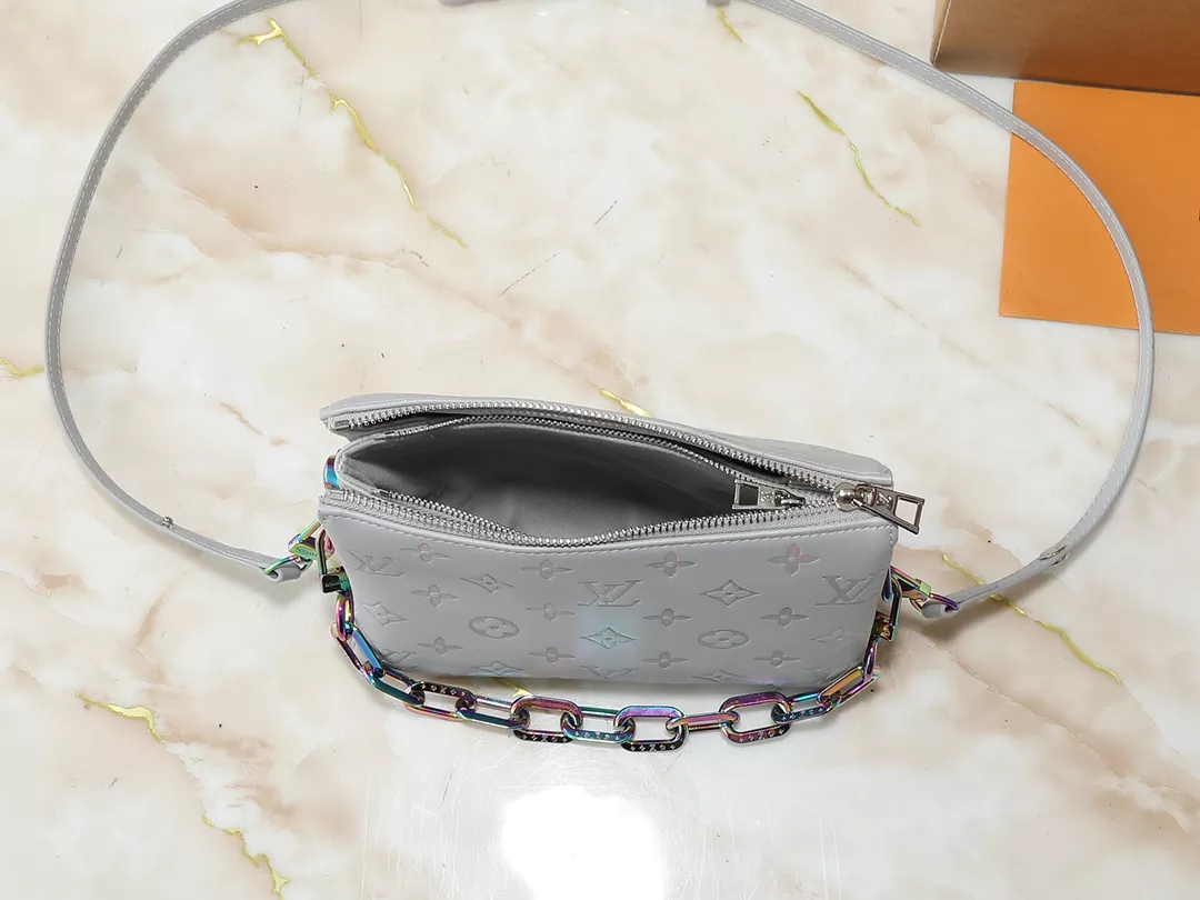 Functional 6250 Louis Vuitton Messenger Bags For Women