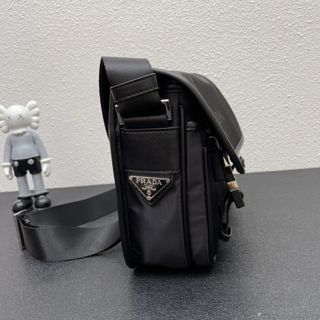 Functional 6486 Prada AAA Man Messenger Bags