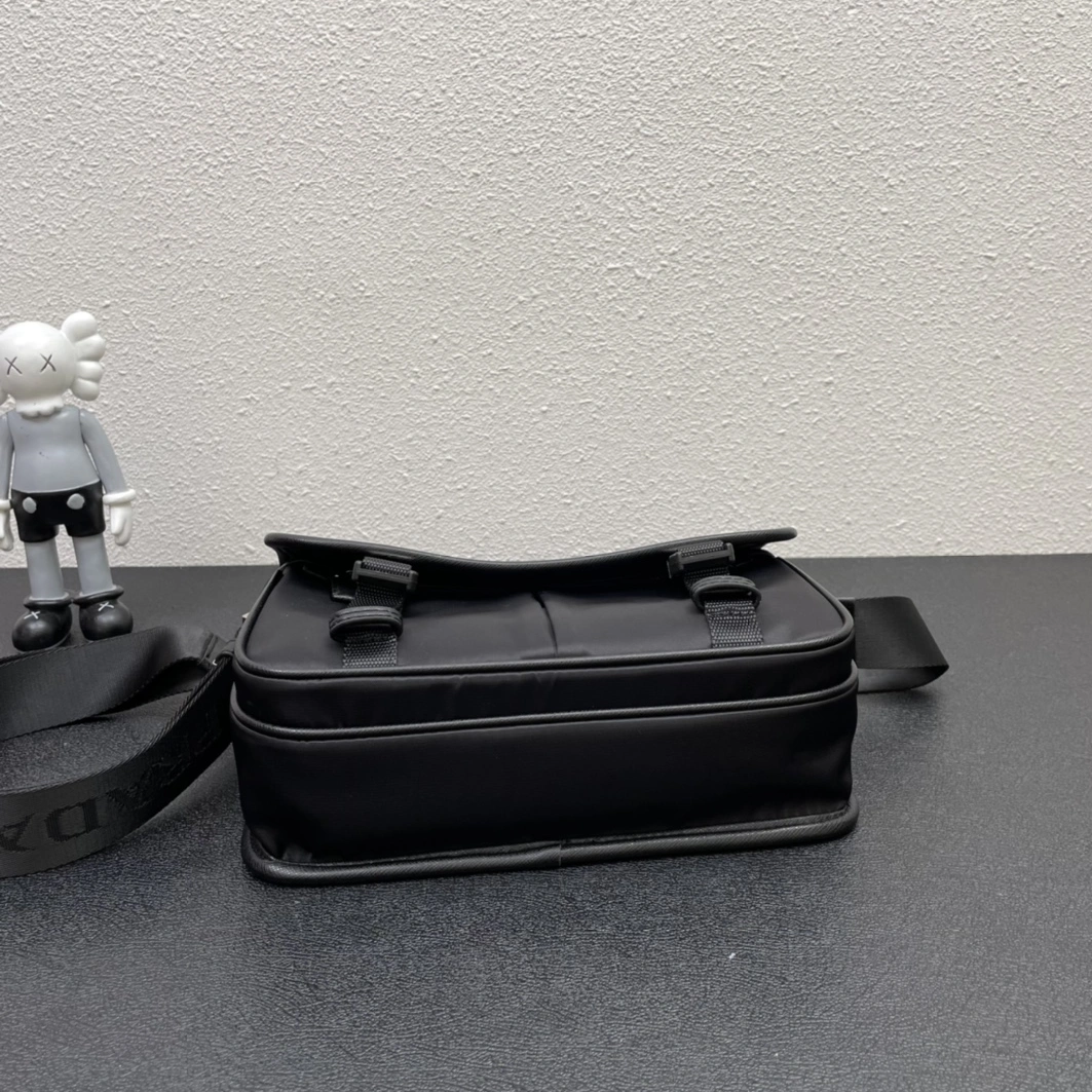 Functional 6486 Prada AAA Man Messenger Bags